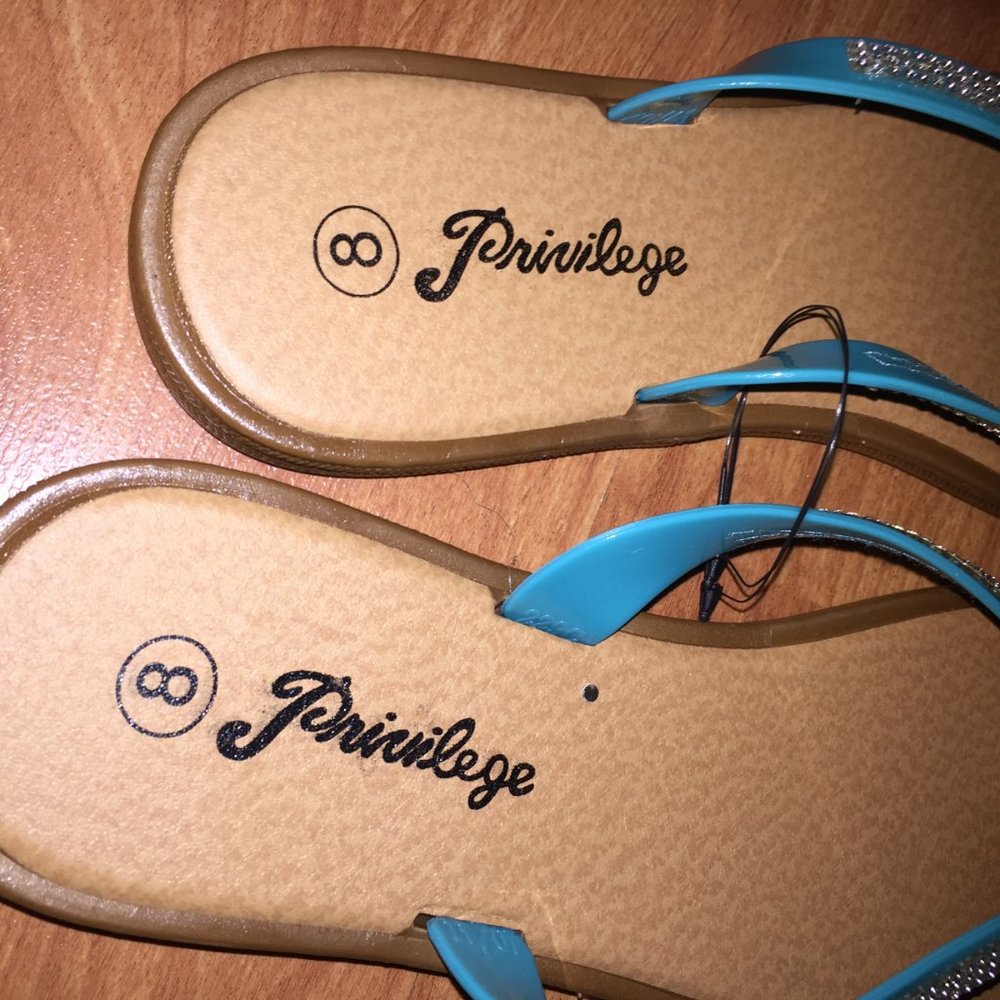 Privilege Size 8 Rhinestone Ladies Slippers - Picture 5 of 7